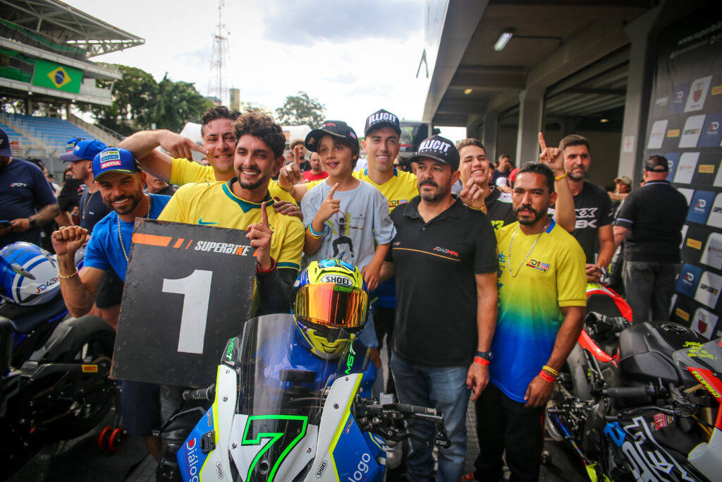 Maxi Scheib conquista segunda vitória consecutiva, assume a liderança e homenageia o Brasil.