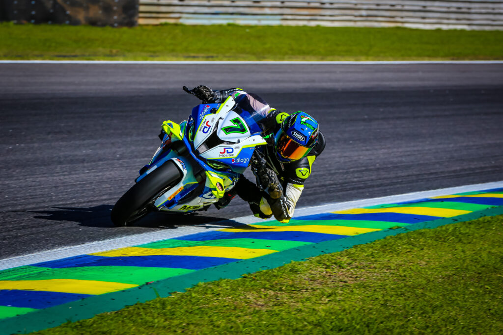 Maxi Scheib conquista terceira vitória consecutiva e se tornando líder da Superbike PRO